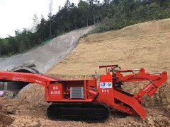 80型履帶皮帶扒渣機(jī)助力廣東潮州引水工程 襄陽扒渣機(jī)-卓力機(jī)械